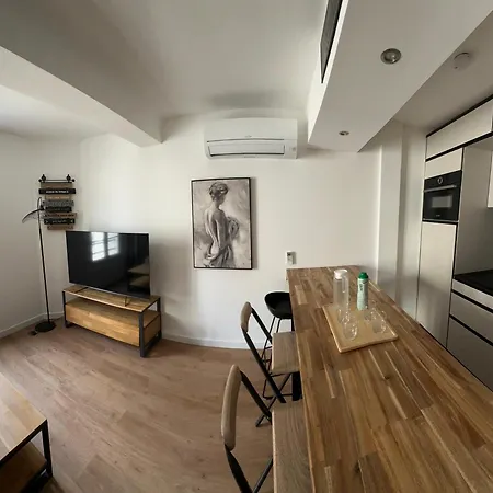 Charming And Very 2 Apartment *