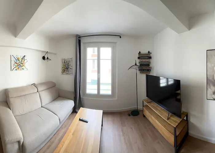 Charming And Very 2 Apartment